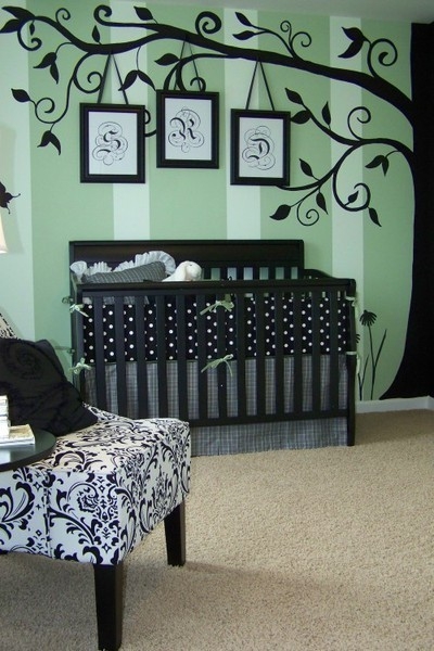 Fantastic combination of paint, wall decals, and hanging pictures (Image Source: indulgy.com)